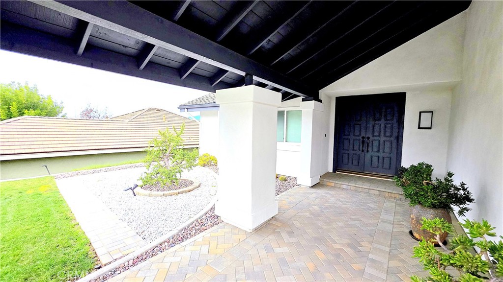 1546 Avenida Entrada