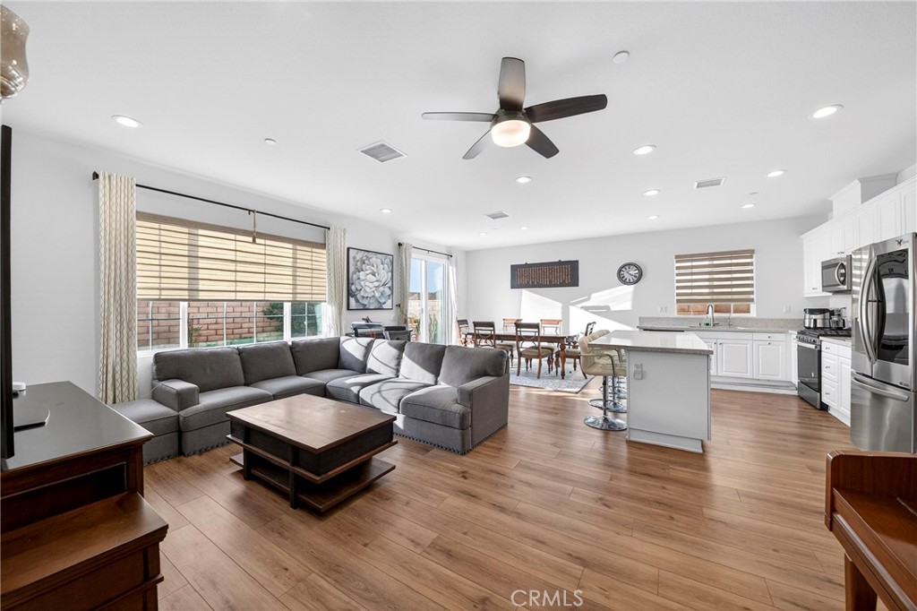 3322 S Primerose Drive