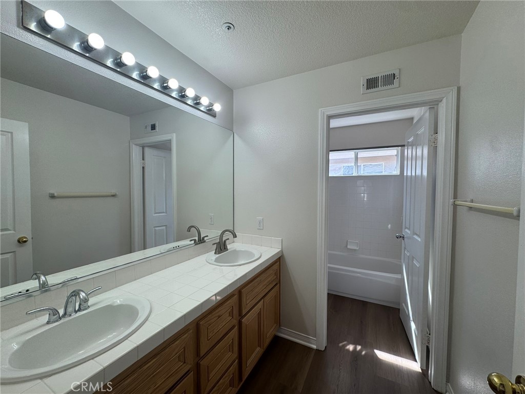 3552 S Oak Valley Place