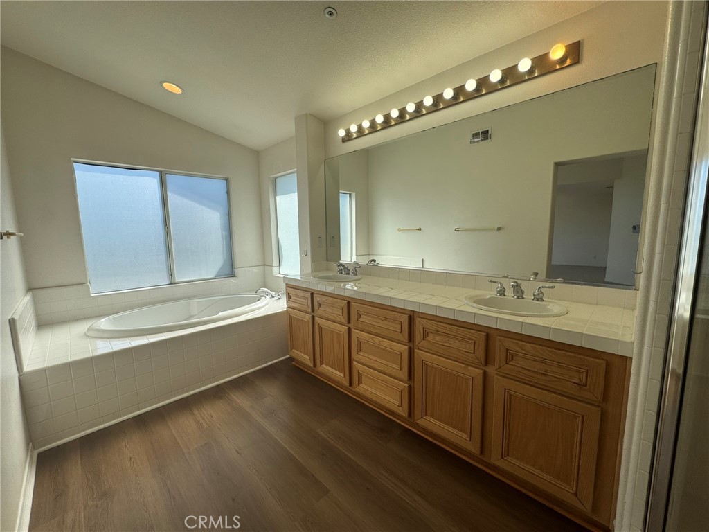 3552 S Oak Valley Place