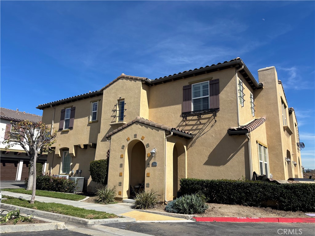 2750 E OAK HILL Drive 16