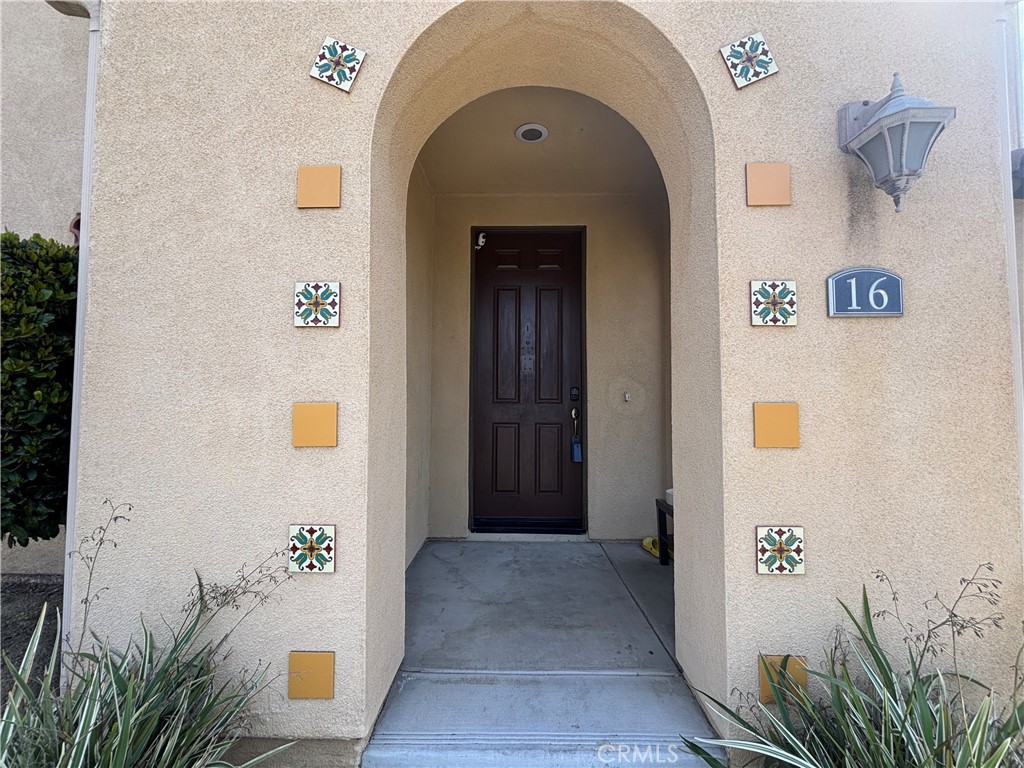 2750 E OAK HILL Drive 16