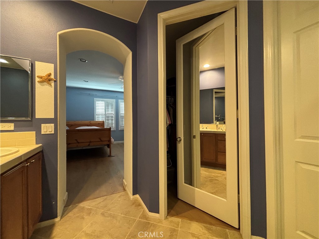 2750 E OAK HILL Drive 16