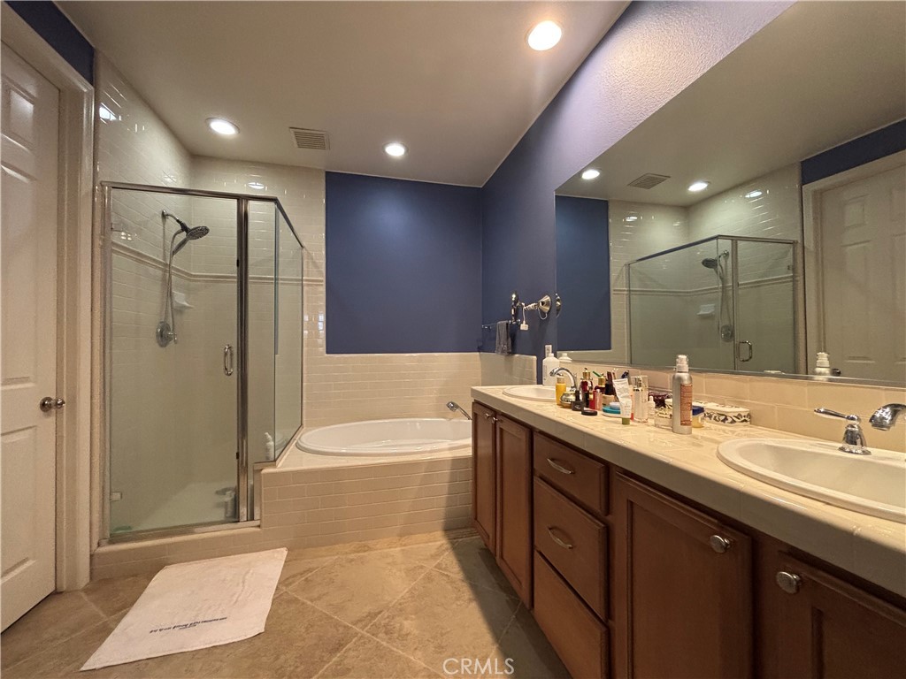 2750 E OAK HILL Drive 16