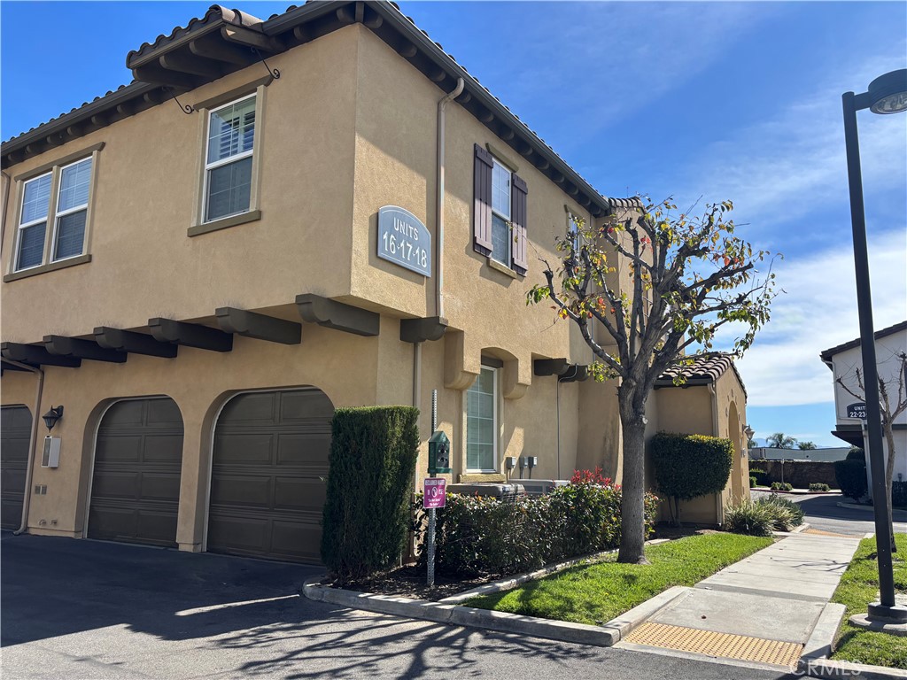 2750 E OAK HILL Drive 16