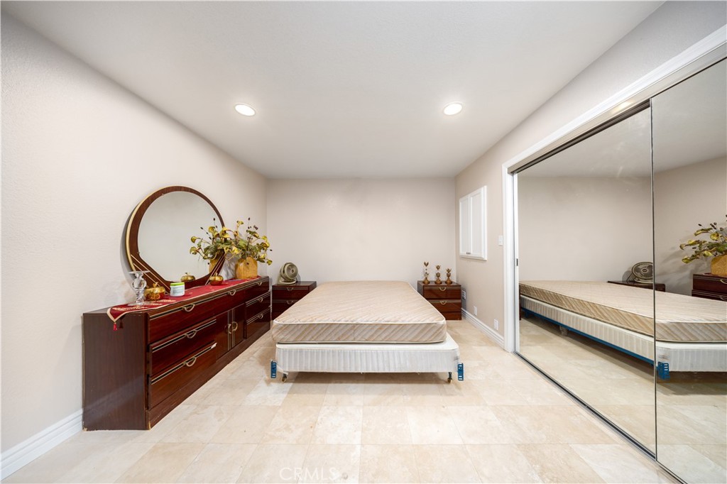 2557 Indian Creek