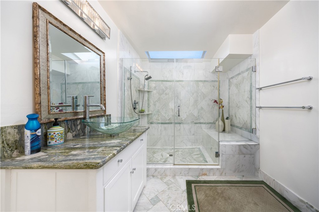 2557 Indian Creek