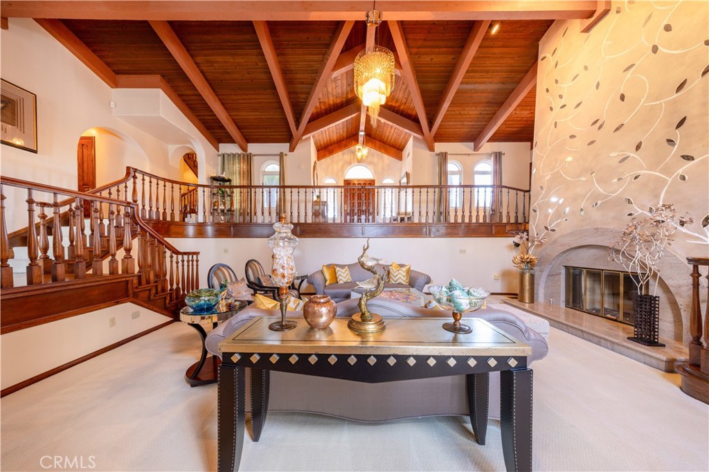 2557 Indian Creek