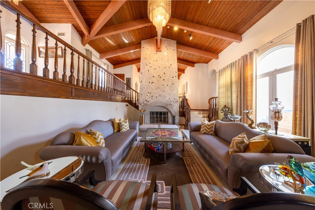 2557 Indian Creek