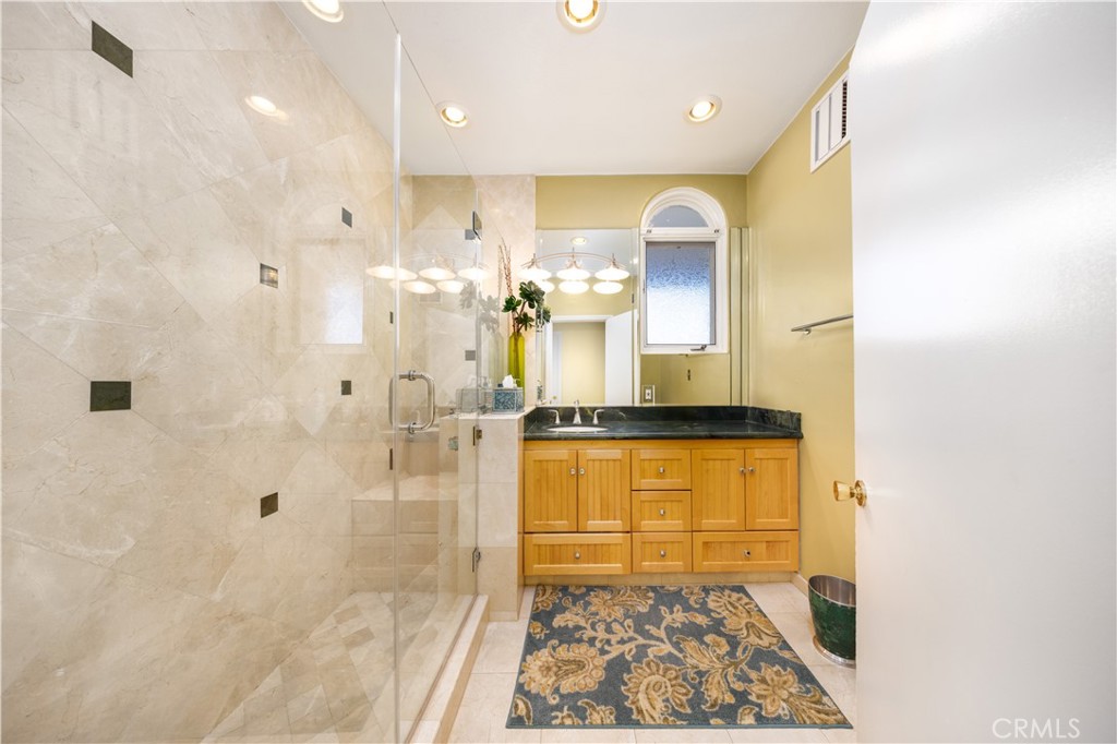 2557 Indian Creek