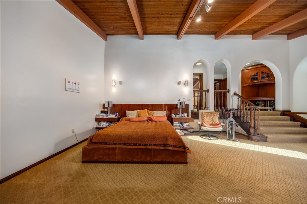 2557 Indian Creek