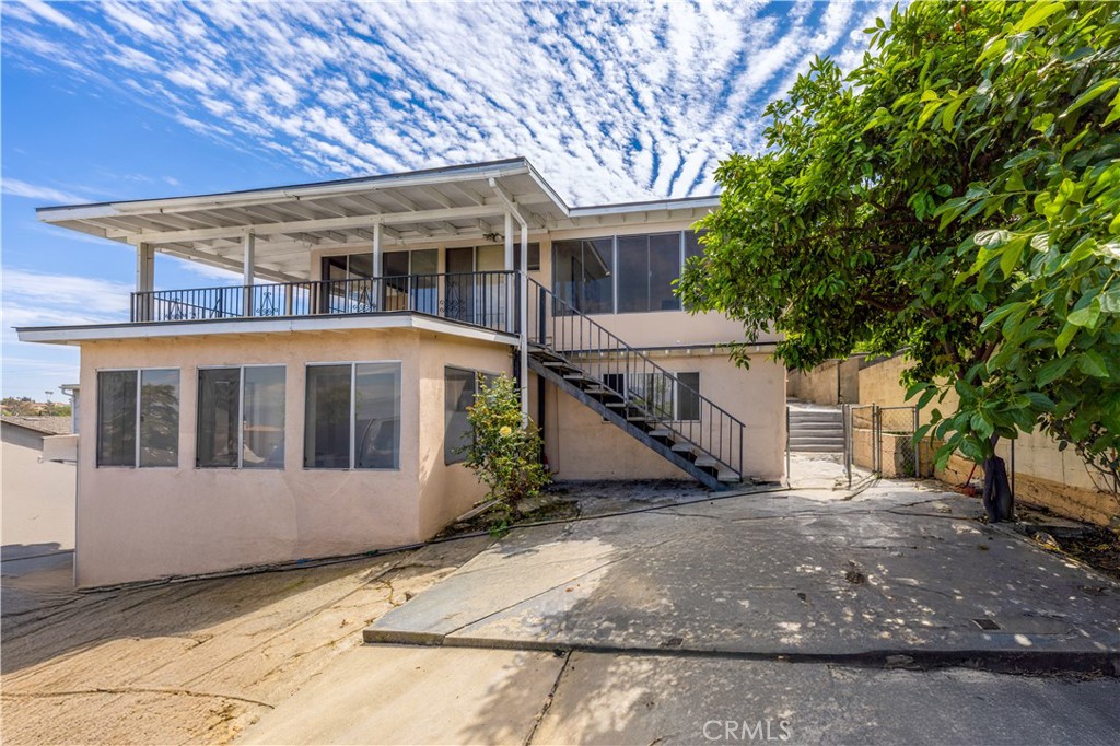 209 Graves Avenue E