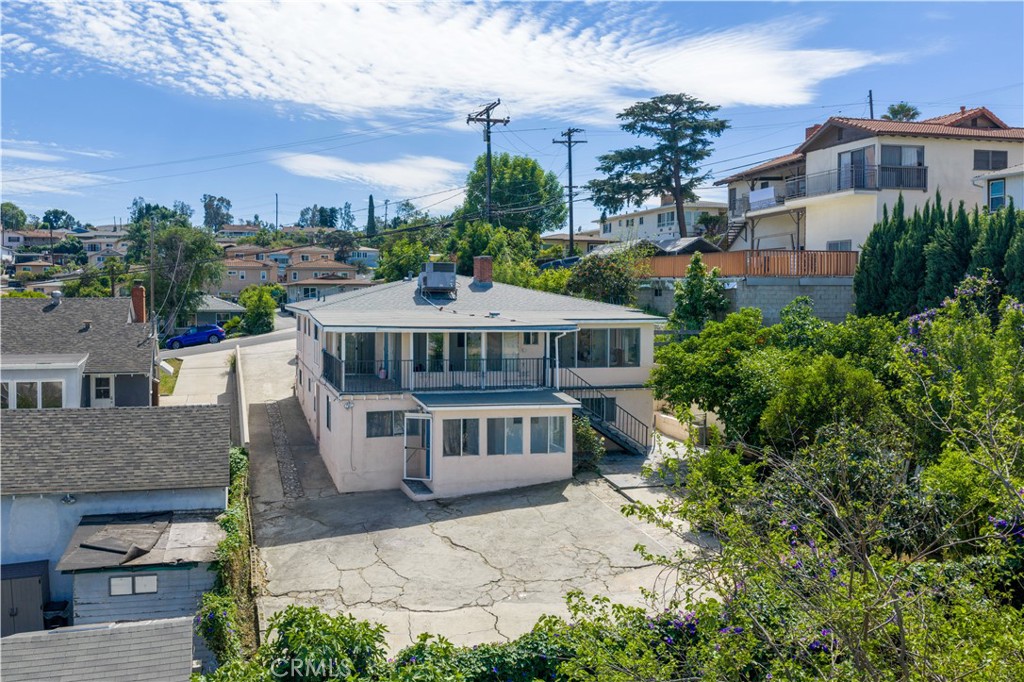 209 Graves Avenue E