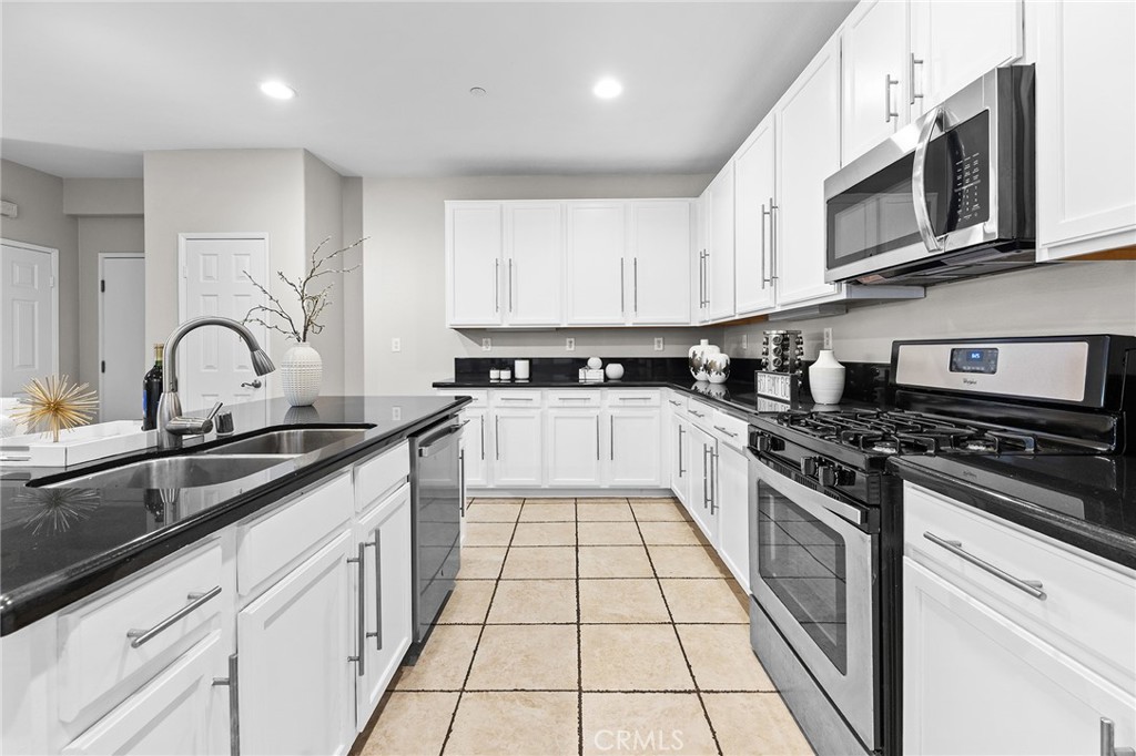 7353 W Ellena W 64