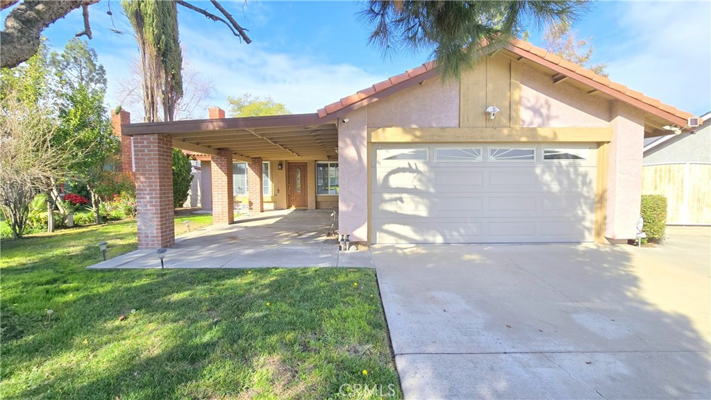 715 E Boxwood Court