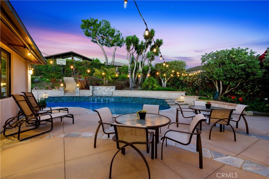 2912 Via Alvarado
