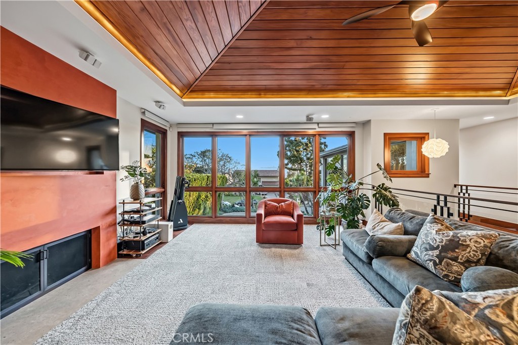 2912 Via Alvarado