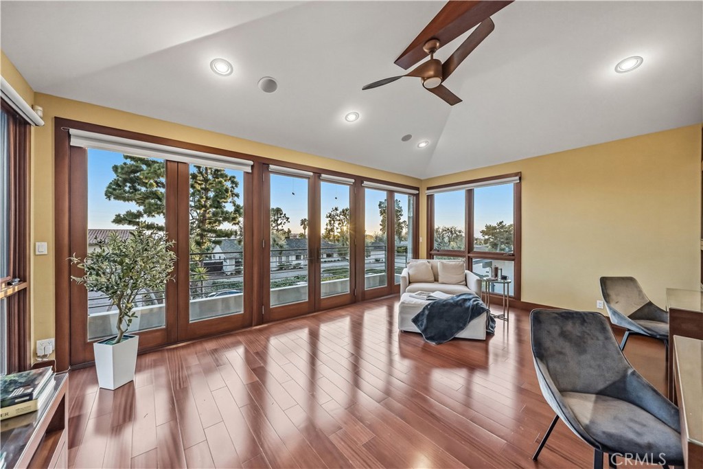 2912 Via Alvarado