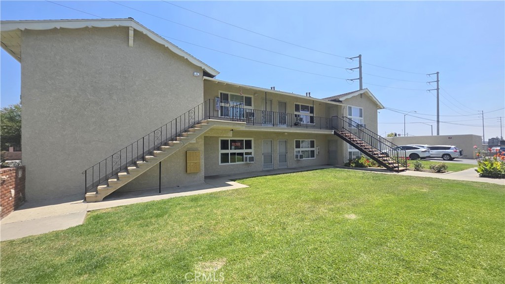 2334 E Santa Fe Avenue 2