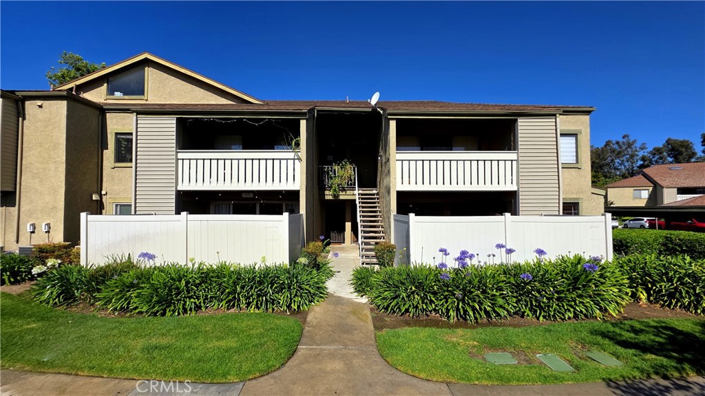 25 Carriage Way