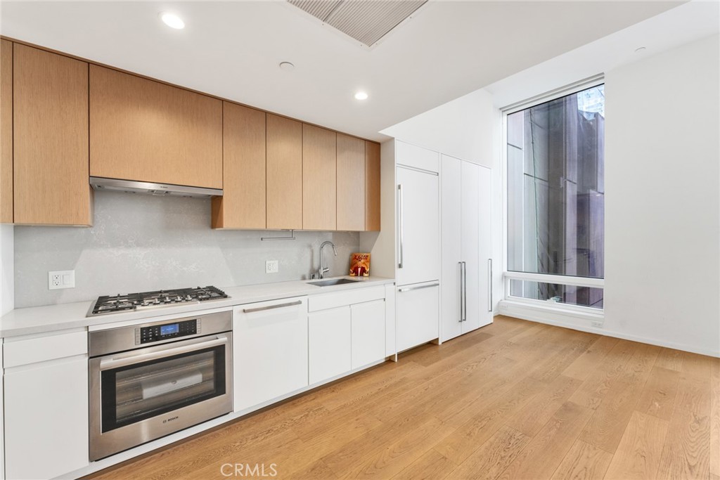 877 Francisco St 805