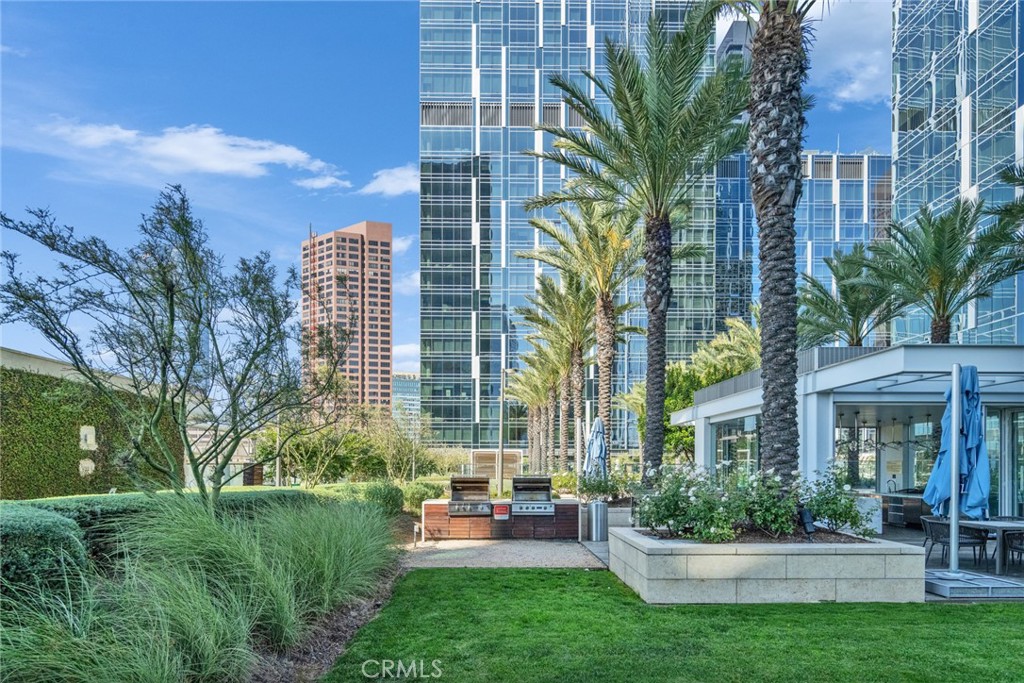 877 Francisco St 805