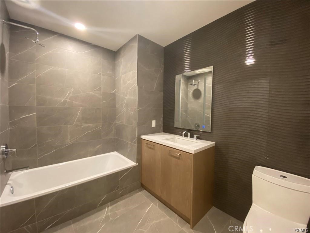400 S Broadway 2304