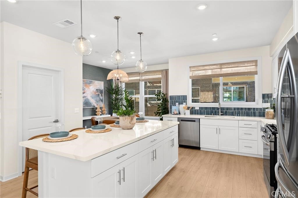 629 E Mission