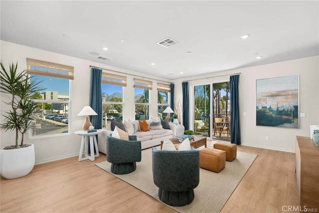 629 E Mission