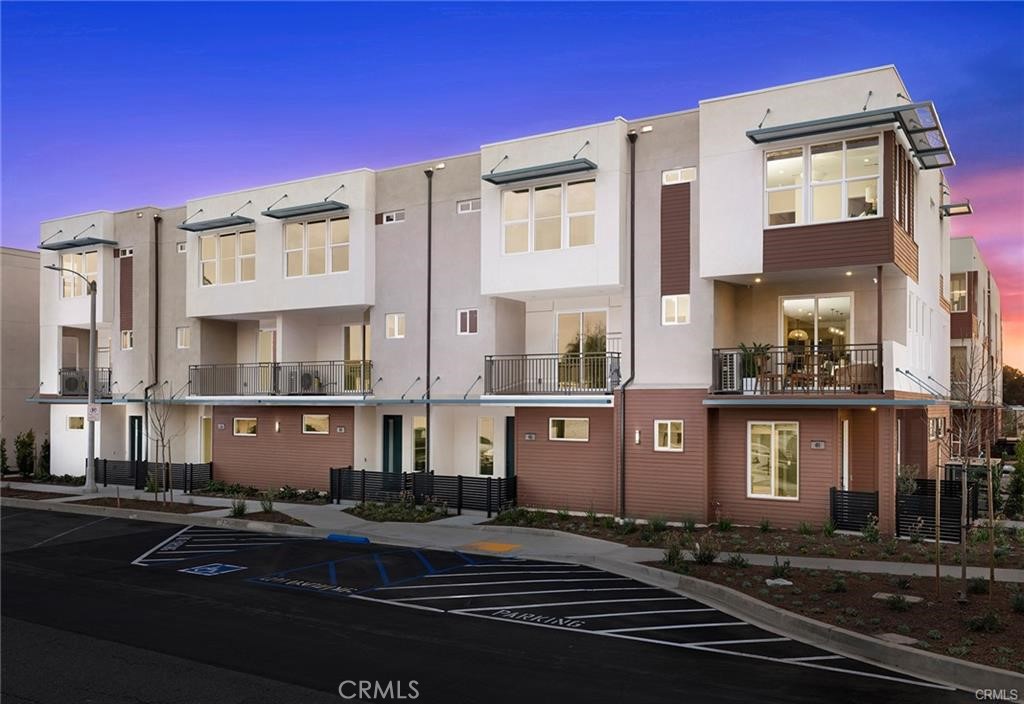 629 E Mission