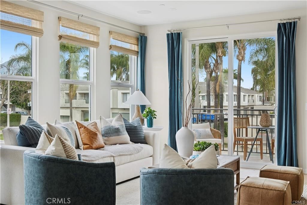 629 E Mission