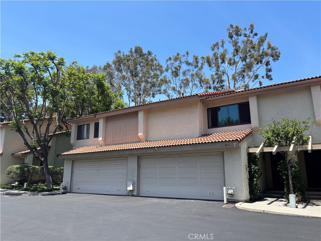 957 CREEKSIDE Drive