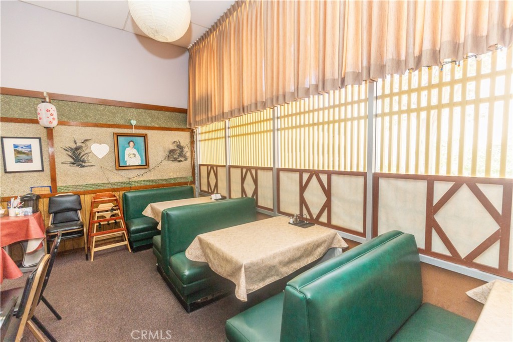 6729 Greenleaf