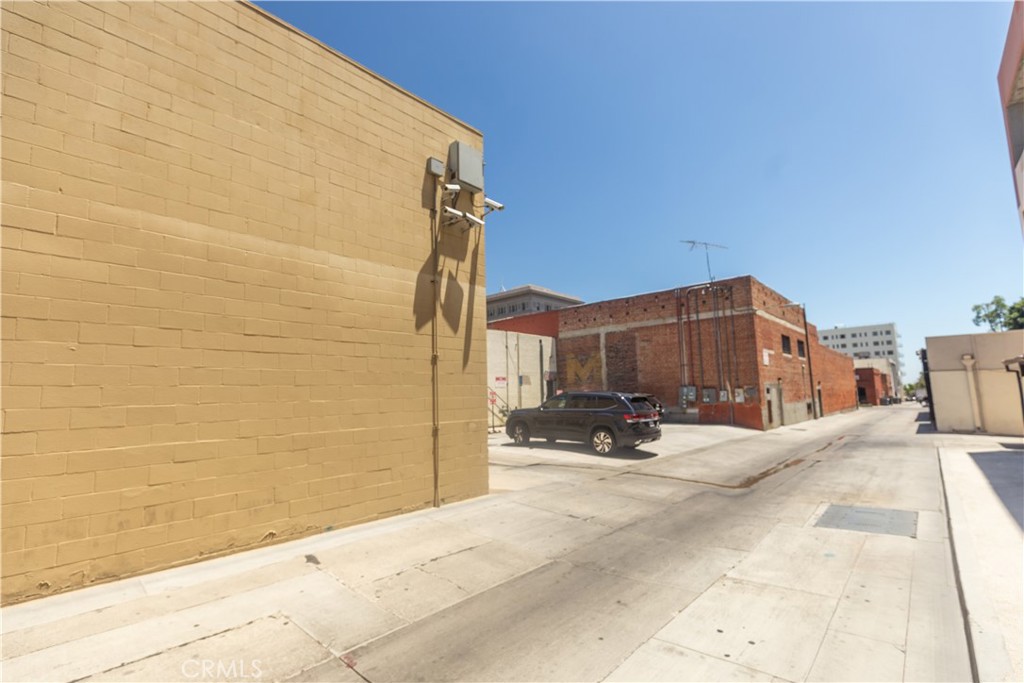 6729 Greenleaf