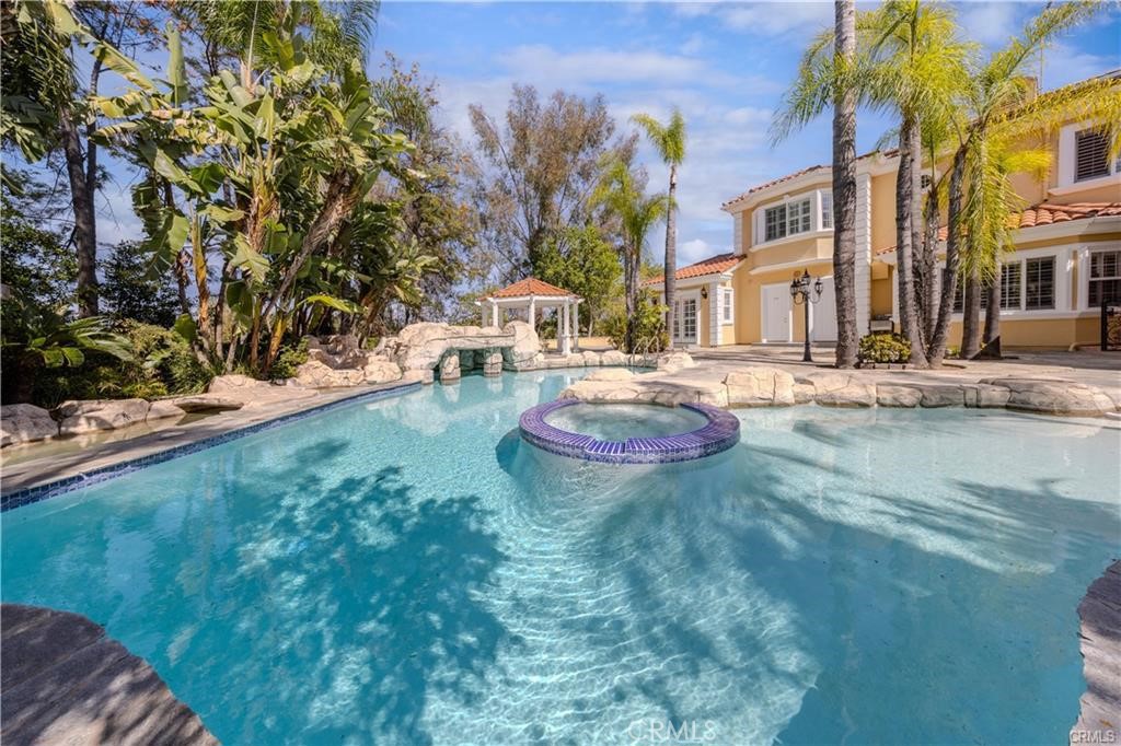 1468 Pierre Road