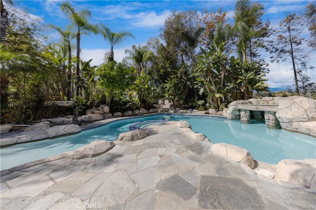 1468 Pierre Road
