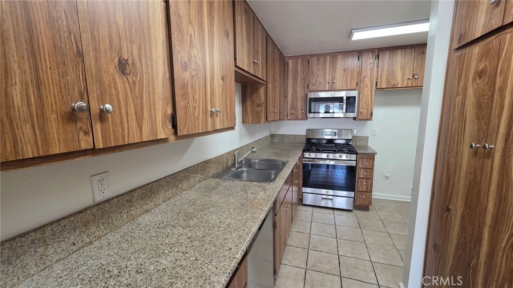 1020 Golden Springs A