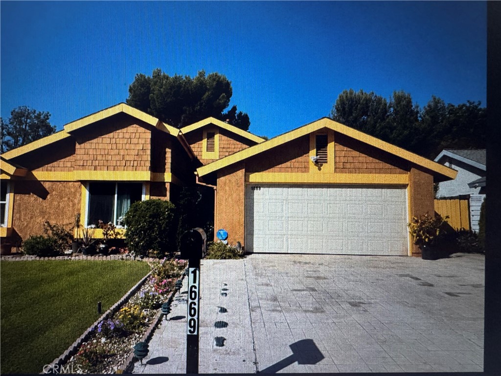 1669 W Phillips Drive