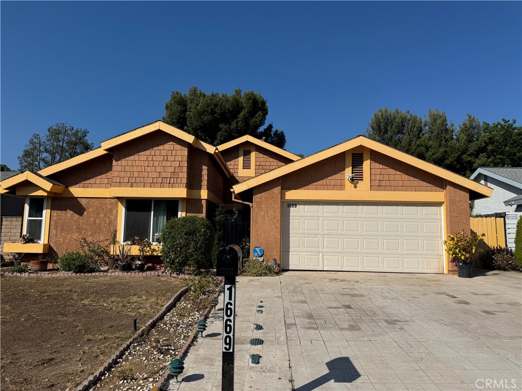 1669 W Phillips Drive
