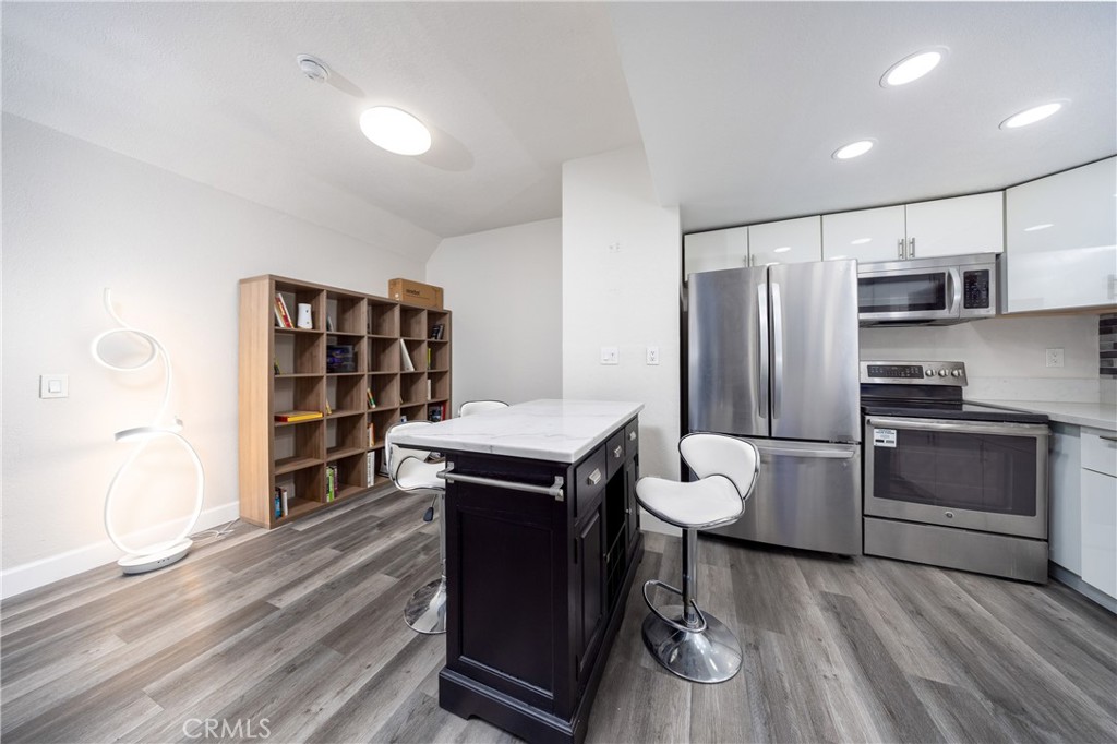 22725 Lakeway Drive 393