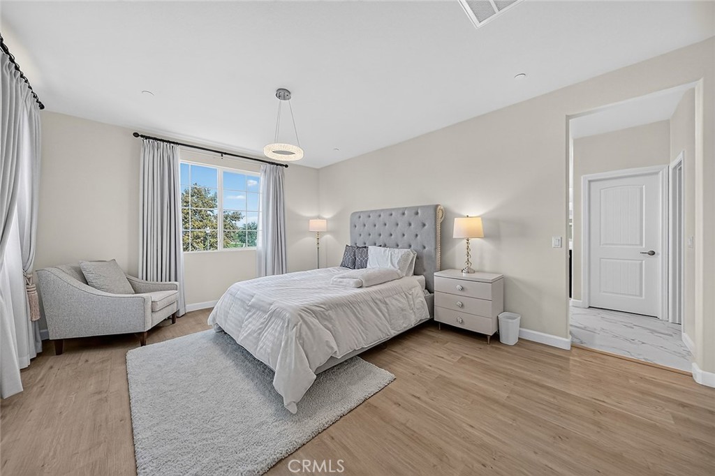4060 S Bowery