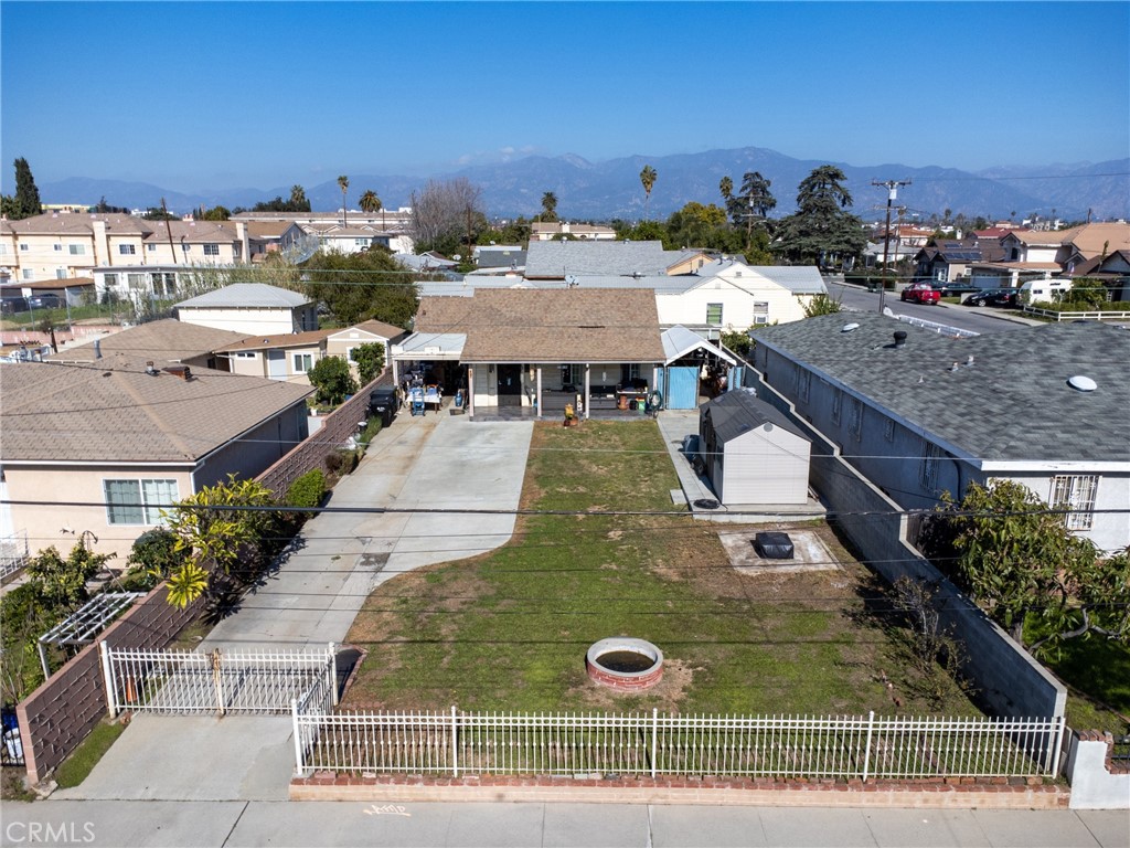 427 E Saxon Avenue