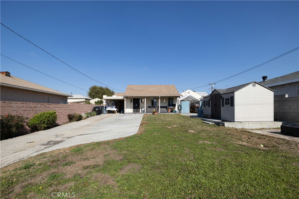 427 E Saxon Avenue