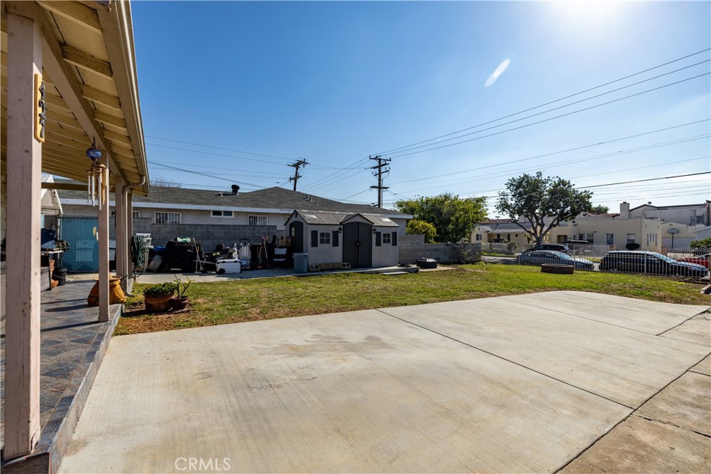 427 E Saxon Avenue