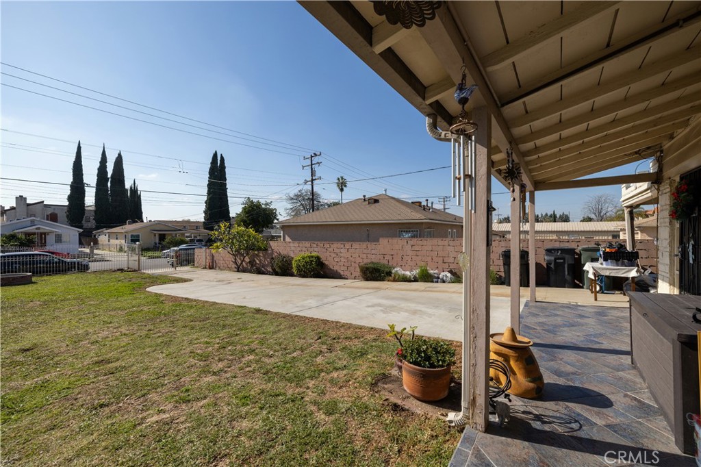 427 E Saxon Avenue