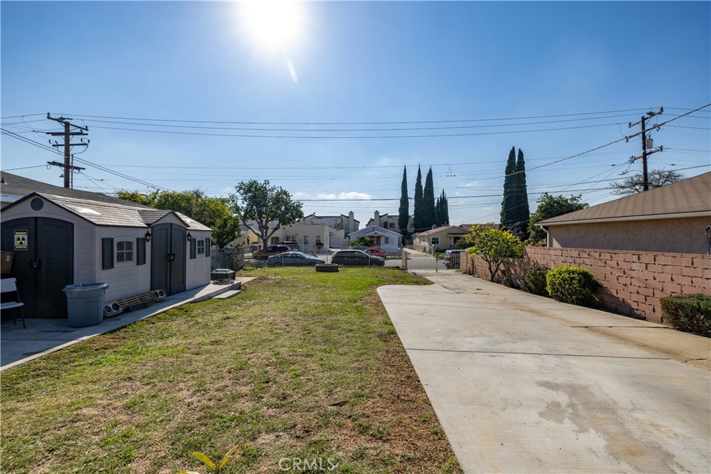 427 E Saxon Avenue