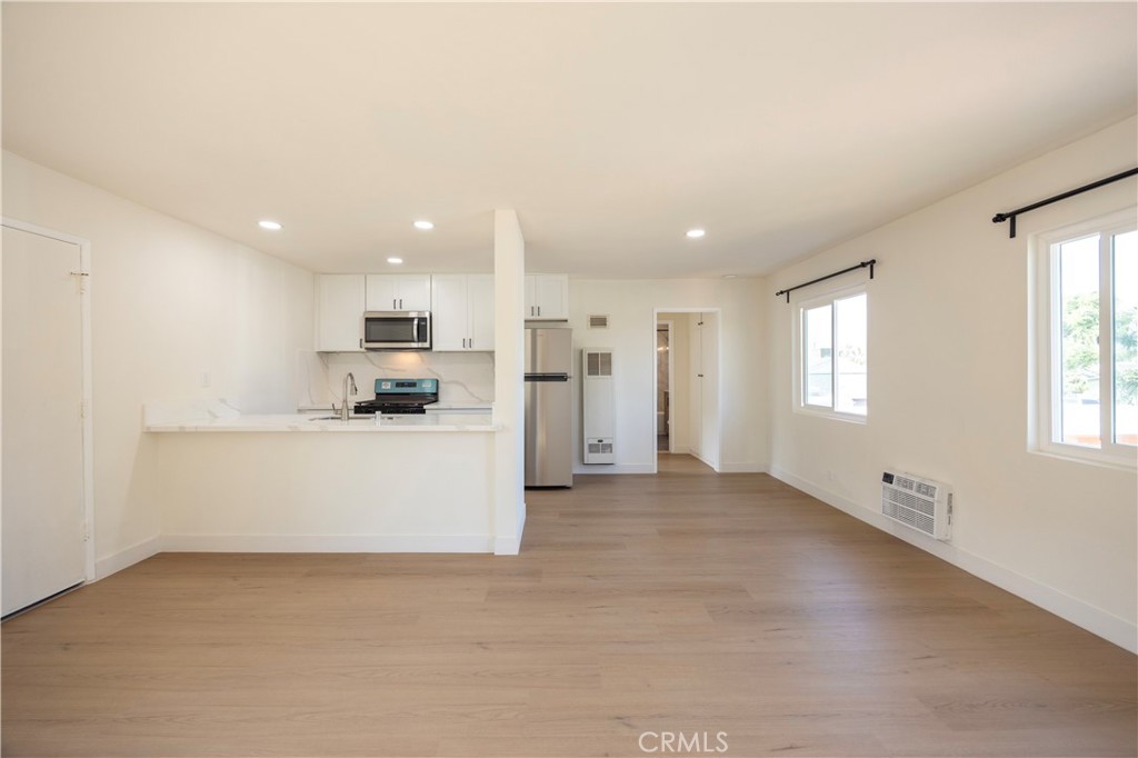 115 N Walnuthaven Drive 6