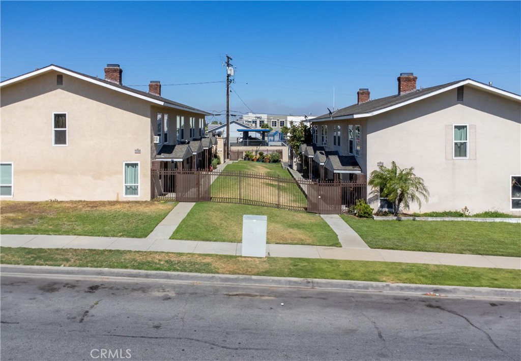 1038 N Sacramento Avenue