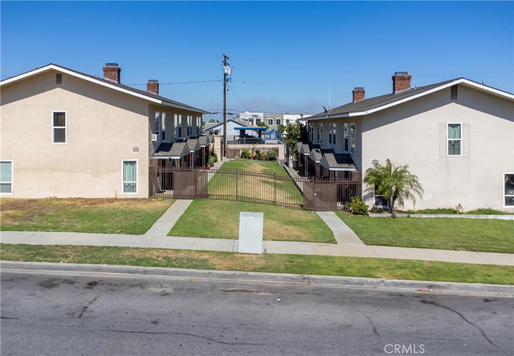 1038 N Sacramento Avenue