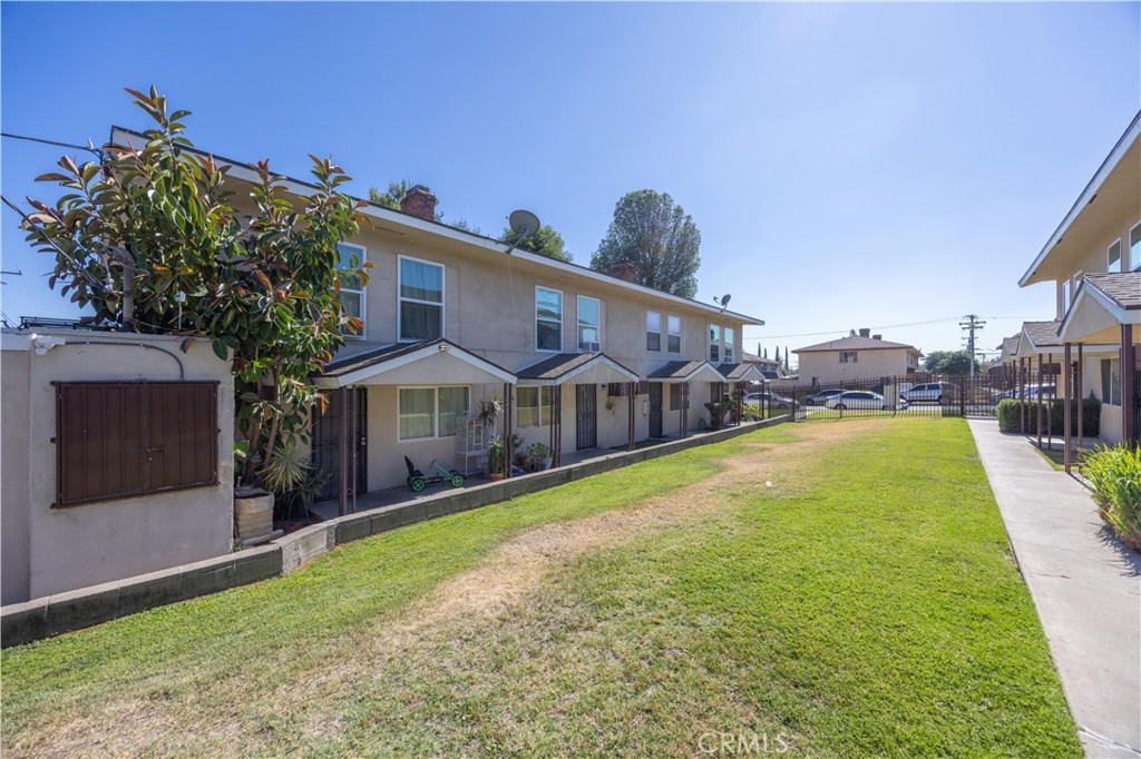 1038 N Sacramento Avenue